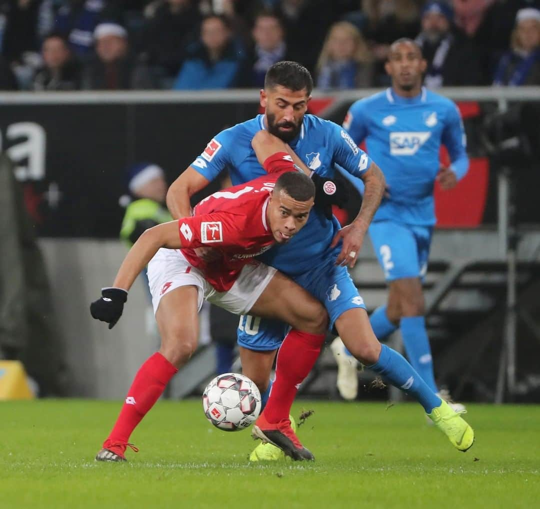 1.FSVマインツ05さんのインスタグラム写真 - (1.FSVマインツ05Instagram)「Kämpfen, Mainzer! 👊 Holt uns den zweiten Sieg!💪 #Mainz05 #bundesliga #m05tsg」11月29日 18時05分 - 1fsvmainz05