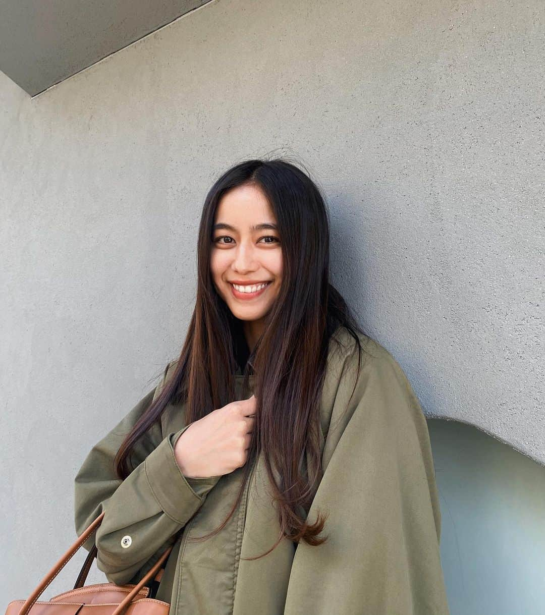 大見謝葉月さんのインスタグラム写真 - (大見謝葉月Instagram)「お気に入リ🧥👜🧡 #ootd #fashion  #coat #amerivintage  #bag #bottegaveneta  #ring #cartier」11月29日 18時12分 - h_a_z_k_i