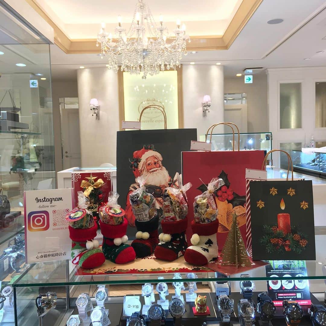 NAKANIWA WISPのインスタグラム：「12/1(火)よりクリスマスフェア開催🎄🌟  期間は12/1(火)〜12/25(金)です！ お買い上げ特典として 心ばかりのミニギフト🎁をご用意しております 是非お越し下さいませ😊✨  #christmas #watch #shop #watchshop  #ウォッチ #ショップ #クリスマスフェア #期間限定 #心斎橋仲庭時計店」