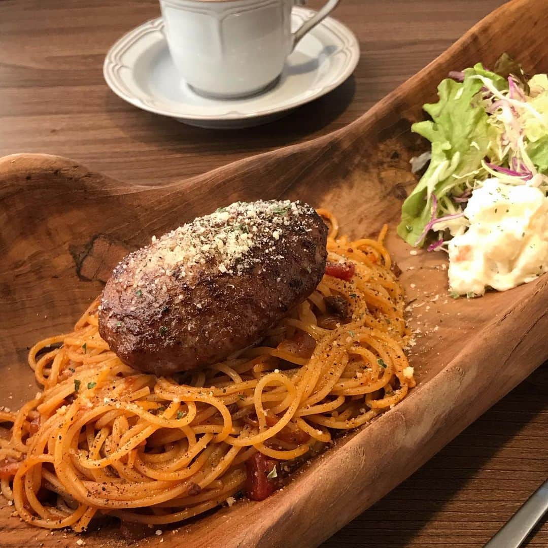のインスタグラム：「11/2OPEN✨ MARUYAMA LODGE 5&  環状通に面した、円山の自然に囲まれた一軒家カフェ😊  ナポリタン風スパゲティや、ビーフ100%のハンバーグ、スパイスの香るカレーなどの食事 手づくりのスイーツとオリジナルブレンドコーヒーも味わえます🤤 シジュウさんとコラボした、究極にシンプルなハンバーガーも登場予定なのも楽しみです♪  メニューはすべてテイクアウトOKなのもうれしい👍✨  @5go_and   #poroco #ポロコ #札幌カフェ #札幌cafe #sapporocafe #sapporo #ナポリタン #ハンバーグ #カレー #テイクアウト」