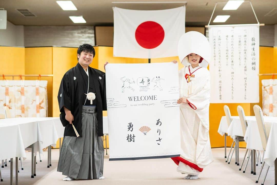 和婚スタイルさんのインスタグラム写真 - (和婚スタイルInstagram)「. お二人で手作り頂いたアイテムや ご準備頂いた物が、より一層 お二人らしい結婚式を 創ります☺️ ------------------------------ お二人で、ご家族で、 アットホームな和婚をご希望の方 お気軽に和婚スタイルへご相談下さい。  @wakonstyle プロフィールのリンクから HPをご覧頂けます。 ------------------------------ #神社婚#和婚 #日本の結婚式#和装 #白無垢#色打掛#紋付袴 #香椎宮#三三九度 #リングピロー#暖簾 #結婚式をあきらめない」11月29日 18時28分 - wakonstyle