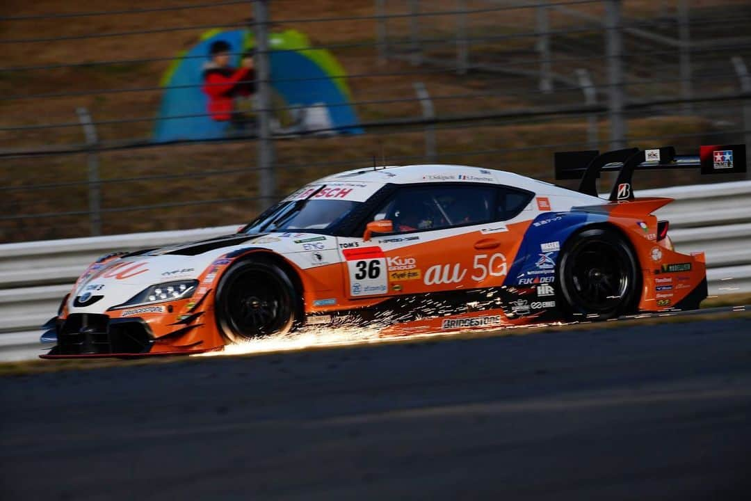 近藤みやびさんのインスタグラム写真 - (近藤みやびInstagram)「SUPER GT最終戦決勝！ 36号車 au TOM's GR Supra 3位で無事フィニッシュしました！  一年間本当にたくさんの応援ありがとうございました！！！  レースってほんとに最後まで何があるかわからないですね。  #supergt #supra #au #auサーキットクイーン #レースクイーン #モータースポーツ」11月29日 18時21分 - miyabiiiii_kondooooo