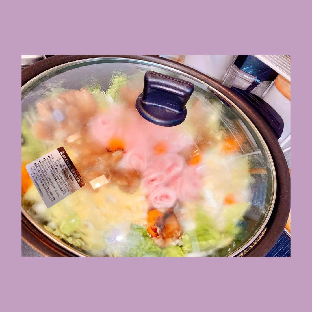 福島雪菜のインスタグラム：「今日の晩ごはん( ˶˙ᵕ˙˶ ) * ✧白菜と豚肉の味噌バター鍋 ✧白米 * * #手料理❤️ #おうちごはん」