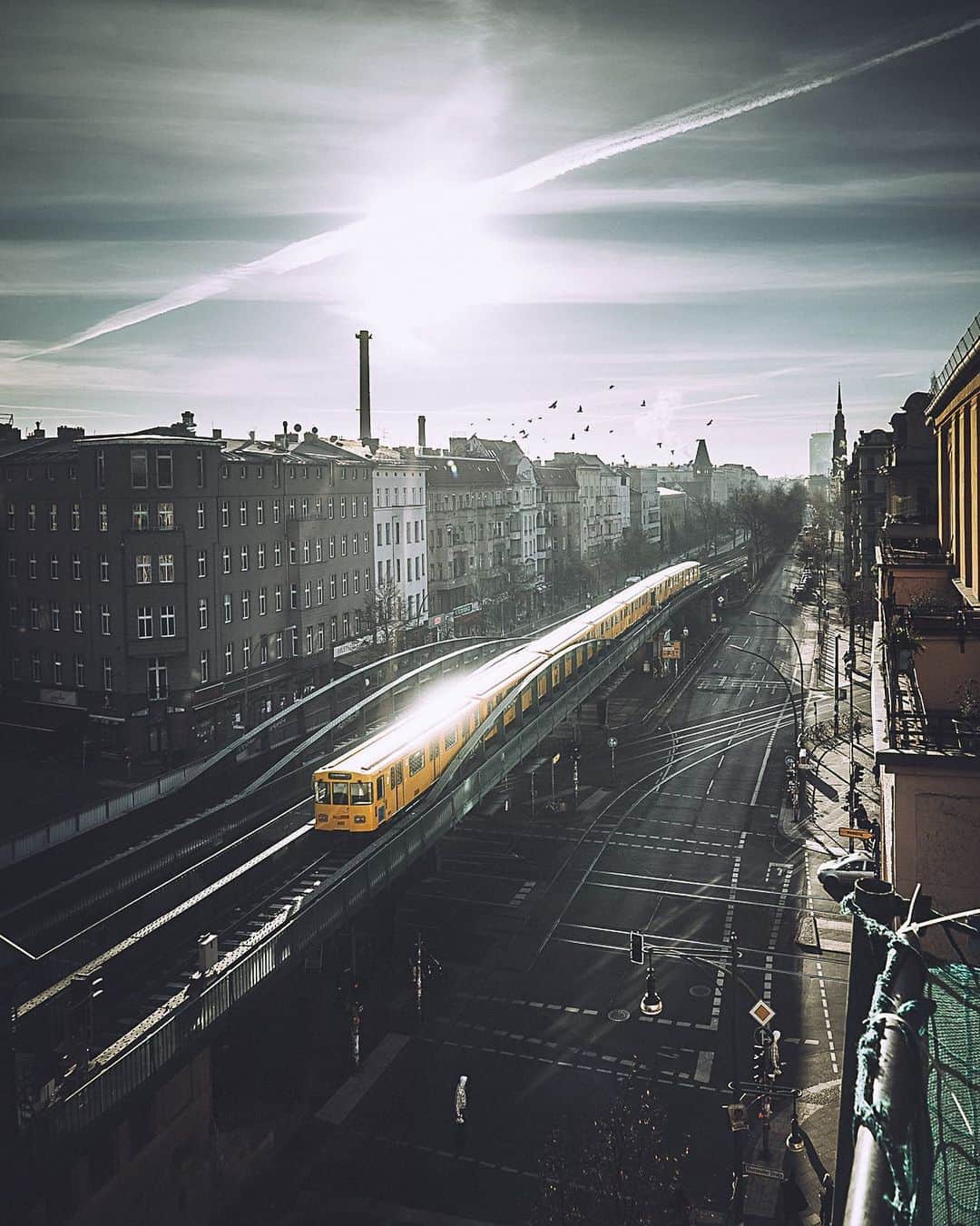 Thomas Kakarekoのインスタグラム：「when the sun bursts Had to check my archive during the weekend for a new project and came across a picture that I almost forgot about. Adding some much welcome sunlight as the city seems dark and gloomy these days.  #berlin」