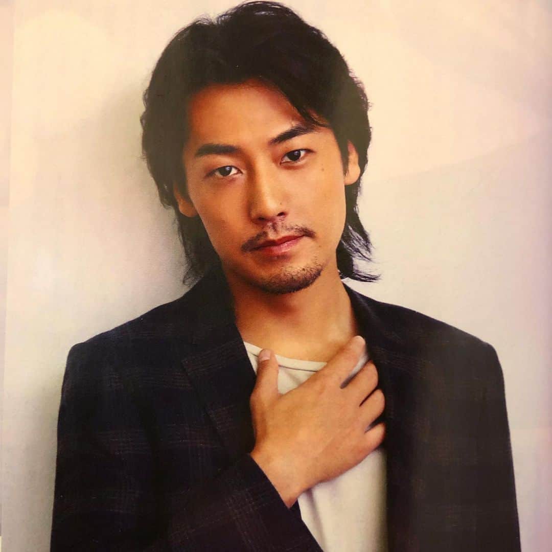 吉田ナオキのインスタグラム：「雑誌「STAGEnavi」にて、福士さんスタイリング。  #福士誠治 #スタイリング」