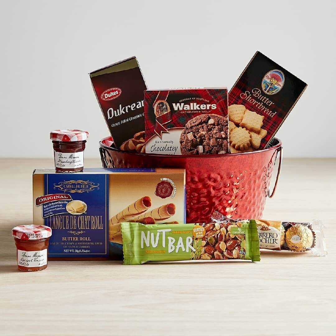 Target Australiaさんのインスタグラム写真 - (Target AustraliaInstagram)「Treat someone (or yourself) with these sweet and salty delights.  ​ ​Don't forget to head in-store for hampers as these are not sold online  🎯♥️ #targetaus #christmasmadebetter」11月29日 18時40分 - targetaus