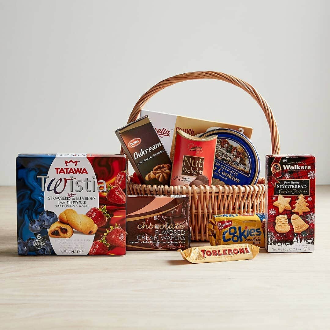 Target Australiaさんのインスタグラム写真 - (Target AustraliaInstagram)「Treat someone (or yourself) with these sweet and salty delights.  ​ ​Don't forget to head in-store for hampers as these are not sold online  🎯♥️ #targetaus #christmasmadebetter」11月29日 18時40分 - targetaus