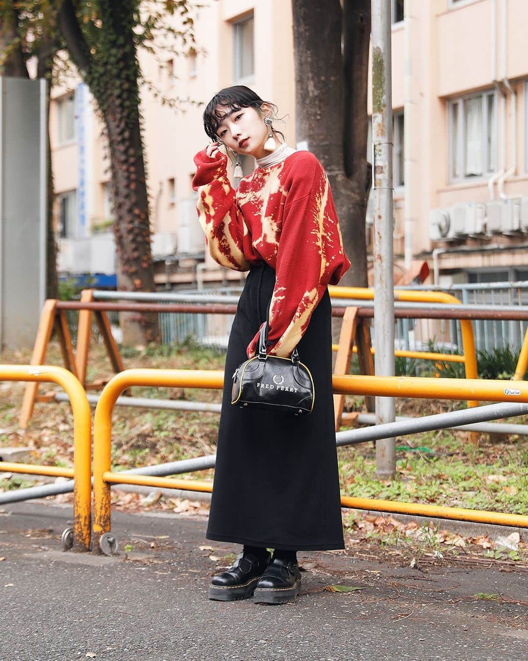 Droptokyoさんのインスタグラム写真 - (DroptokyoInstagram)「TOKYO STREET STYLE⁣⁣ ⁣ ⁣⁣⁣⁣ Name: @kanano__  Occupation: Hair Stylist Top: #ROSEShimokitazawa Inner: #UNEMANSION Skirt: #UNITEDTOKYO Shoes: #DrMartens Bag: #FREDPERRY #streetstyle#droptokyo#tokyo#japan#streetscene#streetfashion#streetwear#streetculture#fashion#ストリートファッション#コーディネート ⁣⁣ Photography: @fumiyahitomi」11月29日 18時47分 - drop_tokyo