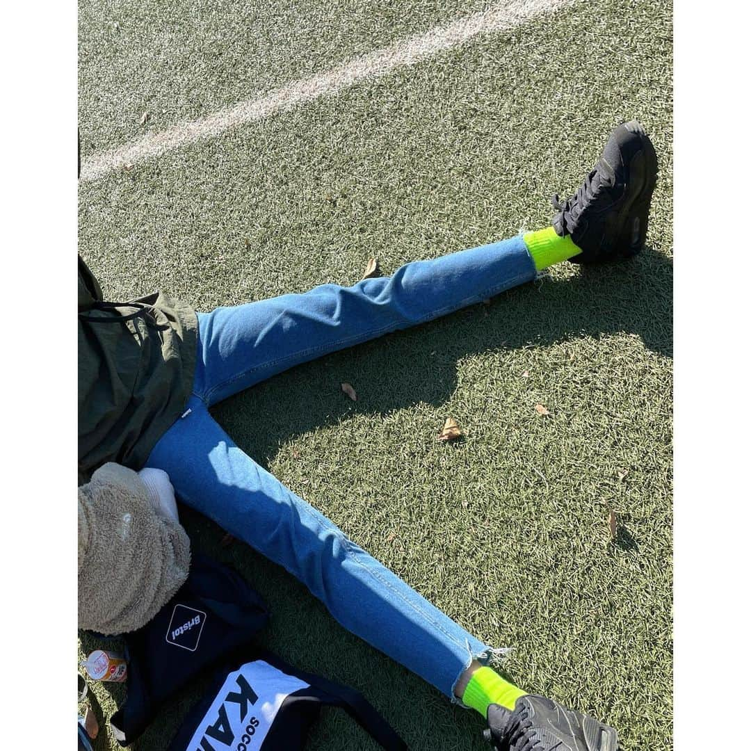 ungrid_yurieさんのインスタグラム写真 - (ungrid_yurieInstagram)「. 公園スタイル⚽️ にはストレッチ抜群のデニムがいい👍🏽 #知久カジ#週末服 #searoomlynn#SRN_denim」11月29日 18時47分 - chiku_y34