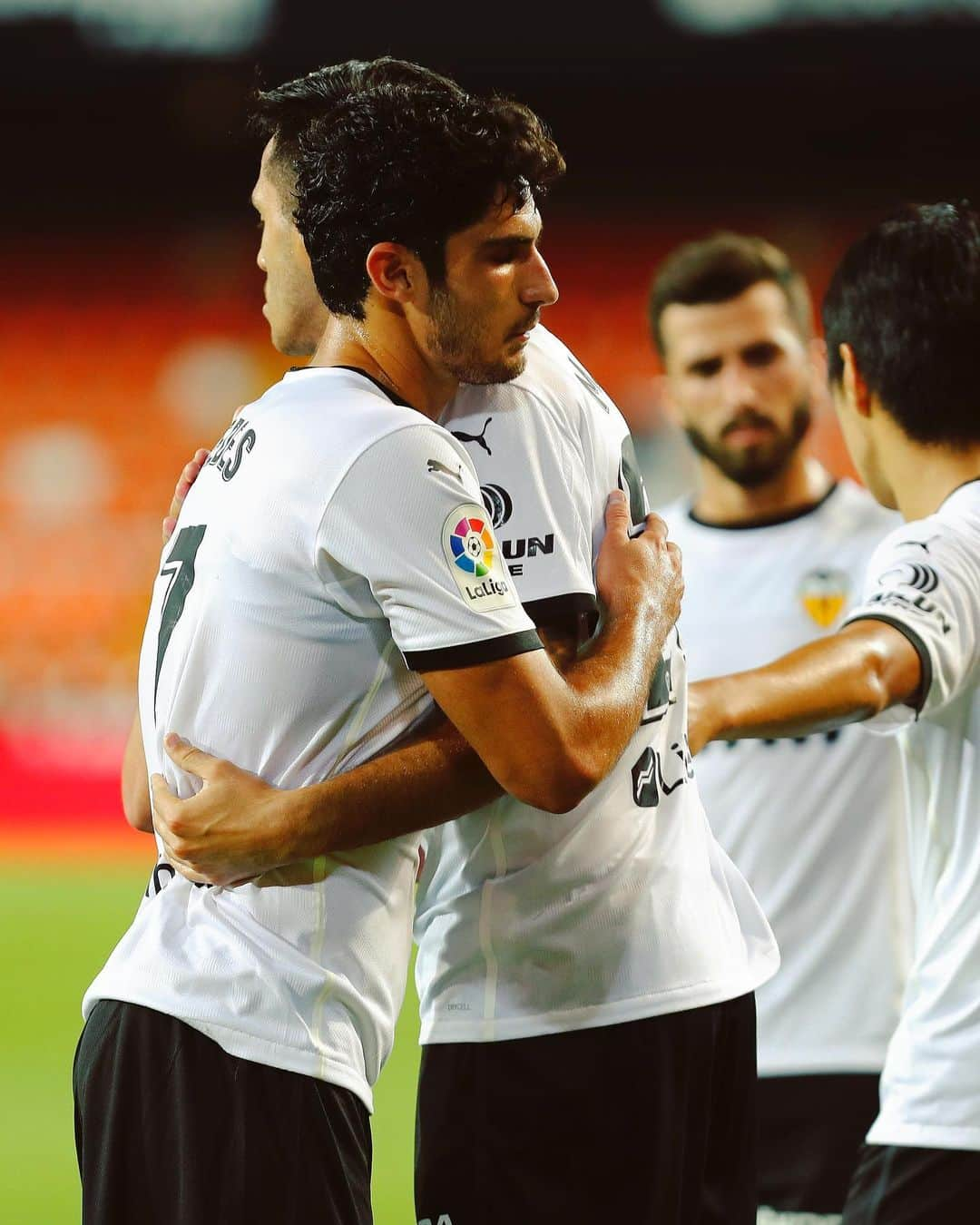 LFPさんのインスタグラム写真 - (LFPInstagram)「#HBD, @goncaloguedes15! 🎁  #Guedes #Valencia #Bday #LaLiga #LaLigaSantander #HayQueVivirla #YouHaveToLiveIt」11月29日 18時59分 - laliga