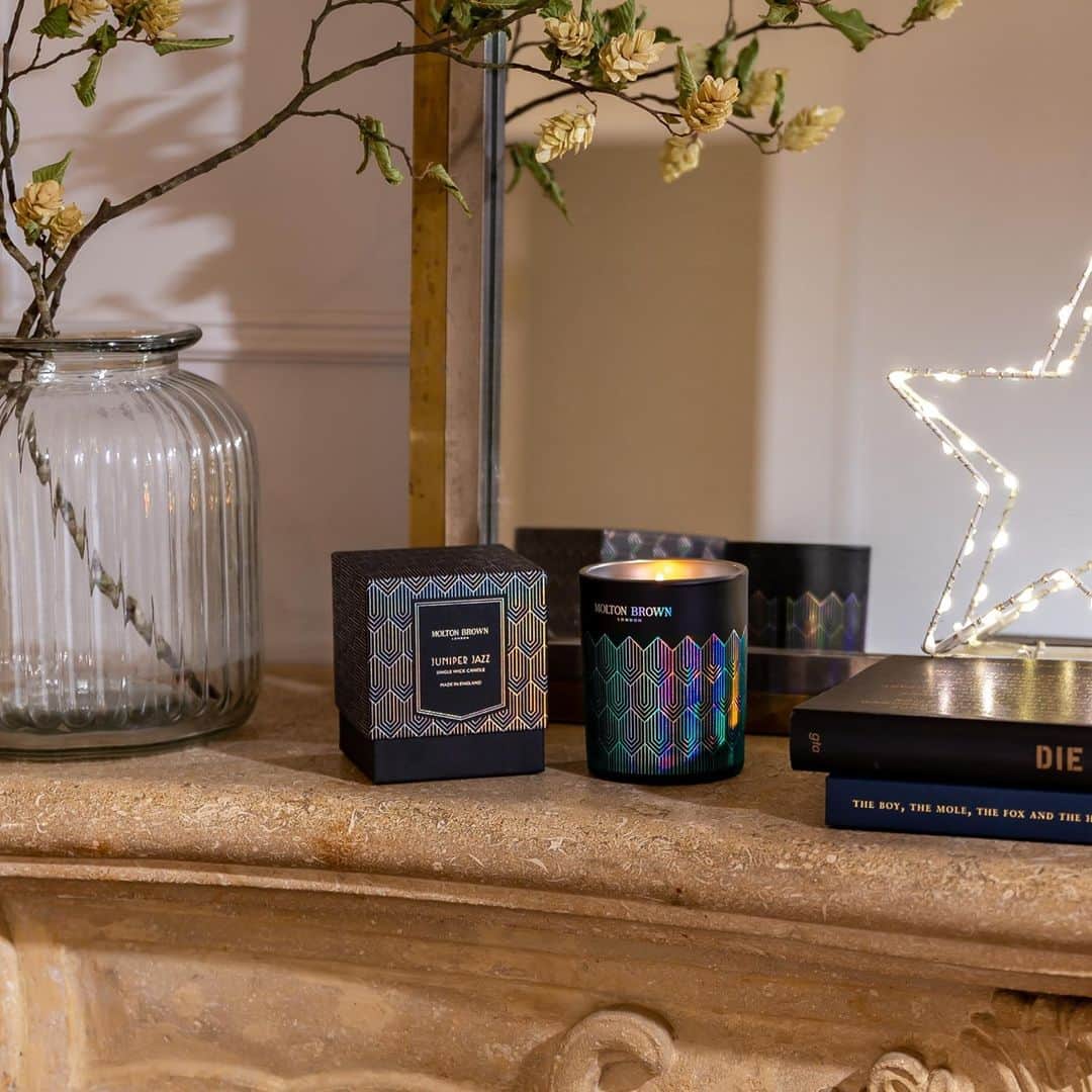 モルトンブラウンのインスタグラム：「This year, our homes have been our safe space. Light it up with the spirit of togetherness, and the glow of a comforting Scented Candle.」