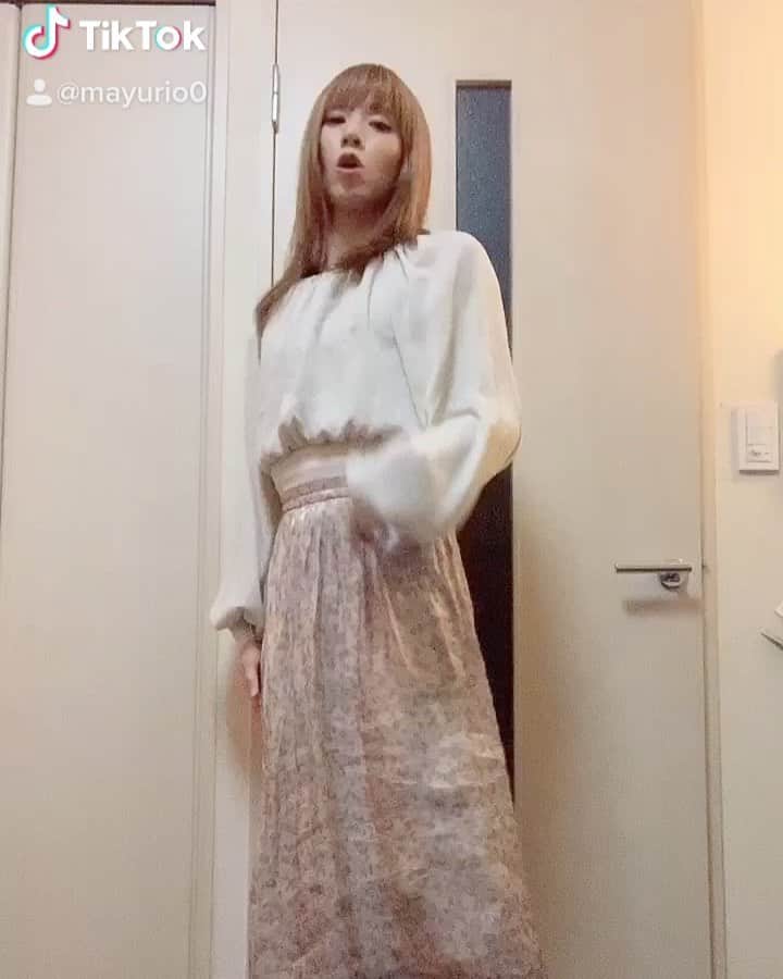 まゆりのインスタグラム：「適当に好きなように踊るのが普段から大好きな私です🙋‍♀️#tiktok」