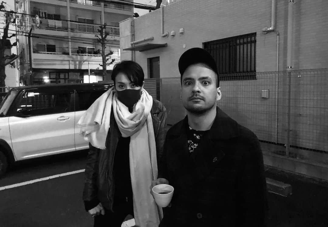 LOVEのインスタグラム：「1st tourからのご縁、オーマイフレンド。久々に会ったけど変わってなくない？年齢止まってない？何食べてるの？  PABLO氏、やはりエモーショナルなギターをお弾きになります🎸  というPABLOと久々のダブルエレキもやります。 12/6 ドラムス刄田綴色氏のイベント、ベースは山ちゃんこと山崎秀明氏。こちらもまたまた久々！  刄田くん仕切り、ありがたきフルバンド、お楽しみに👍🚀」