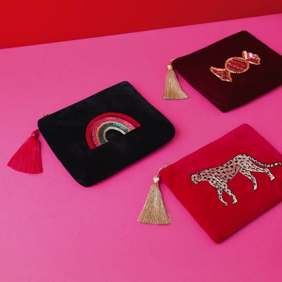 アクセサライズのインスタグラム：「These sellout pouches are back for a very limited time at 50% off, so get in quick 💥」