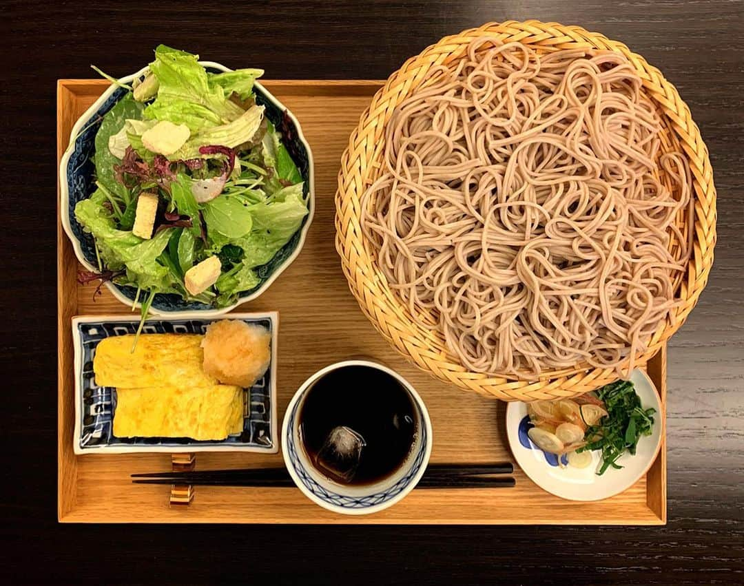 祐真朋樹さんのインスタグラム写真 - (祐真朋樹Instagram)「お蕎麦をちゅるり  #晩ご飯 #祐ご飯 #だしまきたまご  #クルトンのシーザー風レタスサラダ @kubara_official  #利ご飯 #利術 #完食」11月29日 19時13分 - stsukezane