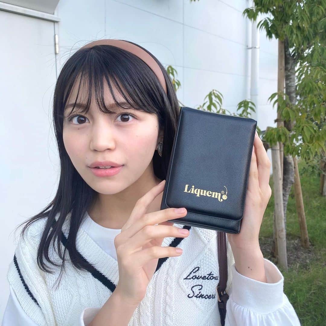 北川花音のインスタグラム：「12月1日発売のnicola1月号の付録♡﻿ ﻿ Liquemさんとのコラボの﻿ ミラー付きレザーポーチです🍒﻿ 中にミラーがついてるよ！﻿ ﻿ みんな、使ってほしいな〜﻿ ﻿ #Liquem  #ニコラ　#nicola  #北川花音﻿」