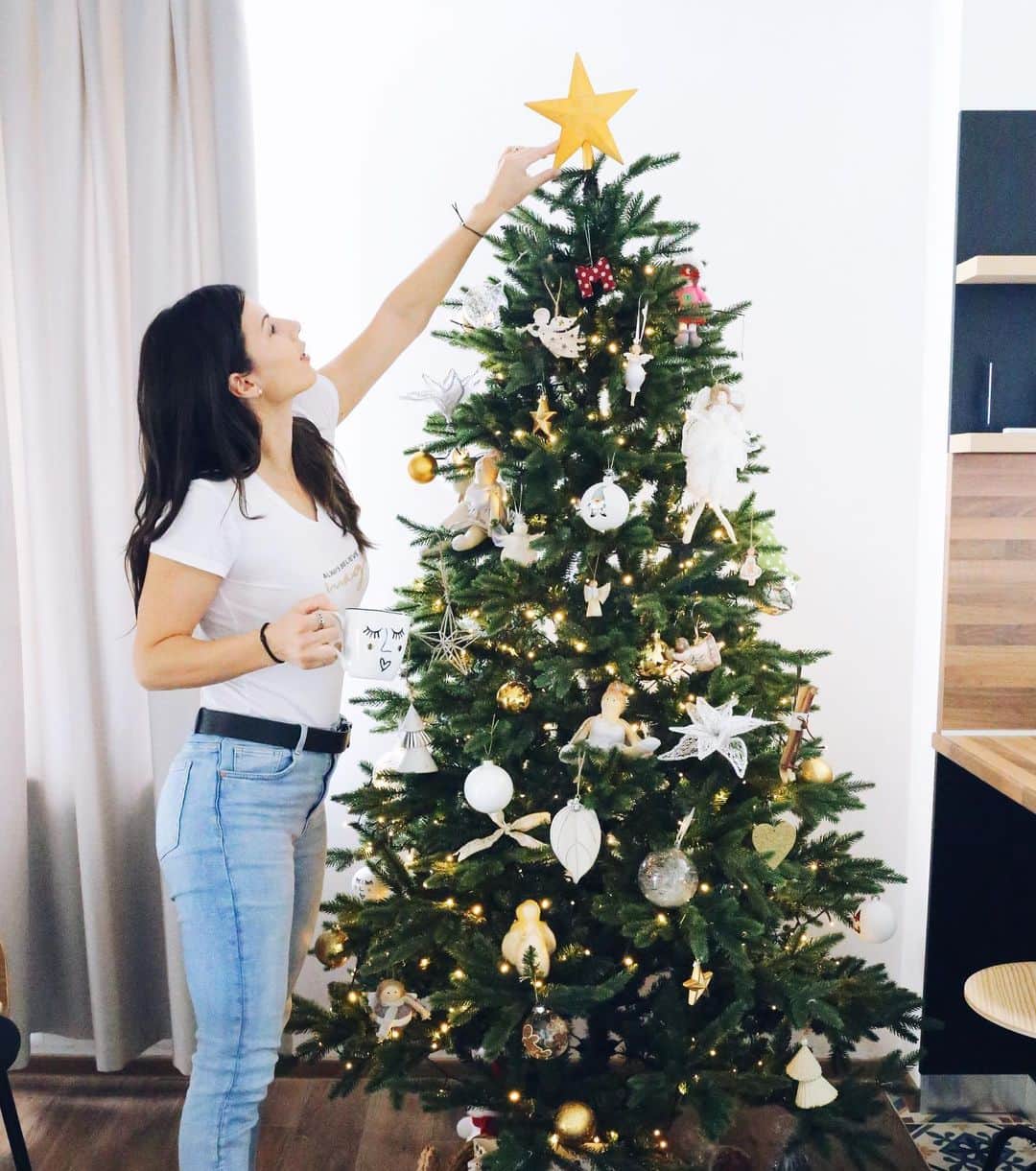 ツベタナ・ピロンコバさんのインスタグラム写真 - (ツベタナ・ピロンコバInstagram)「Christmas mood has kicked in! ✨🎅🏻☃️❄️🌟 #christmas #decoration #home #chrismastree」11月29日 19時27分 - tpironkova