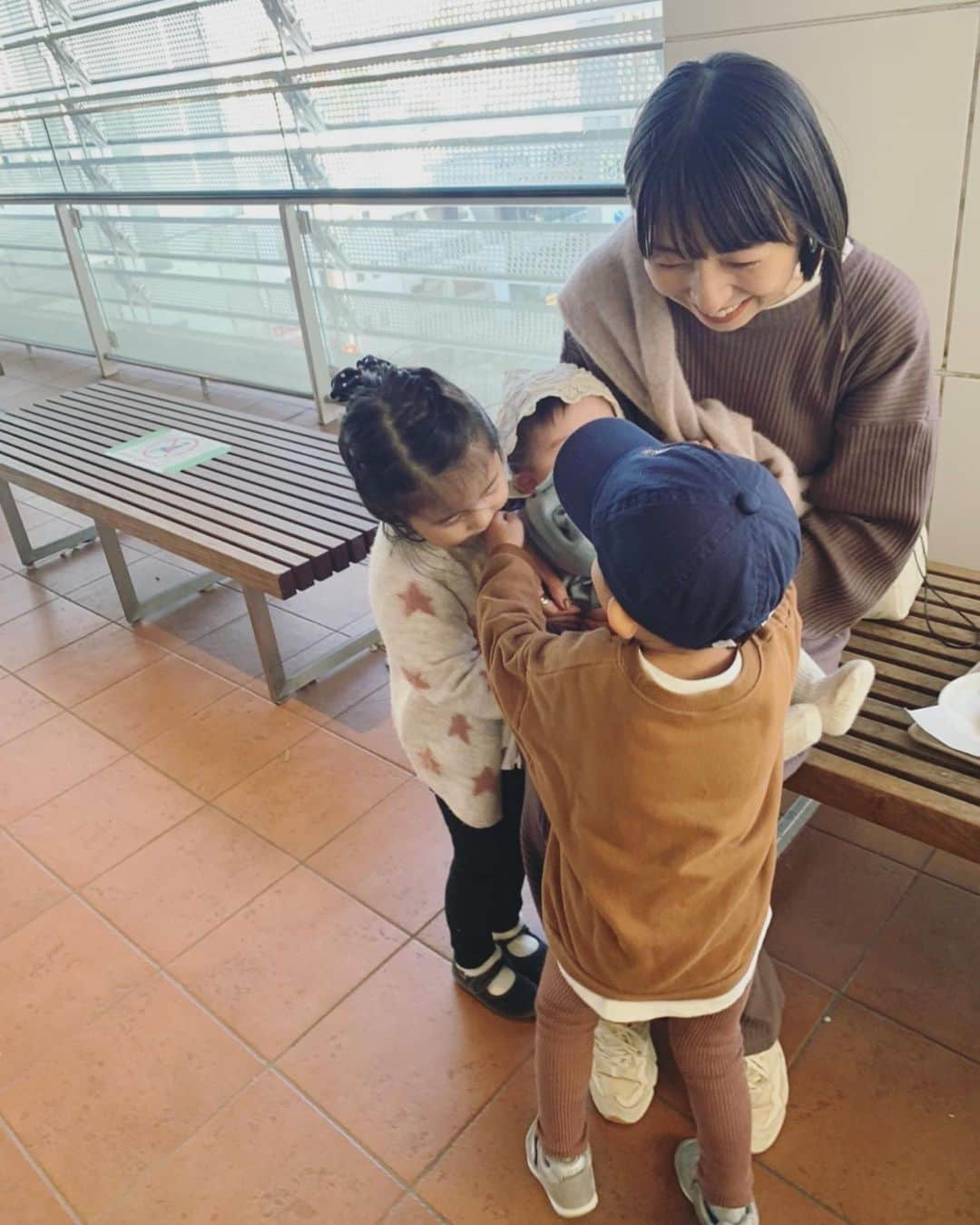 i_am_fukutaroのインスタグラム：「. . . 愛おしいの集合体🥺❤️ . . . #kids #friends #baby #そりゃシワ増える」