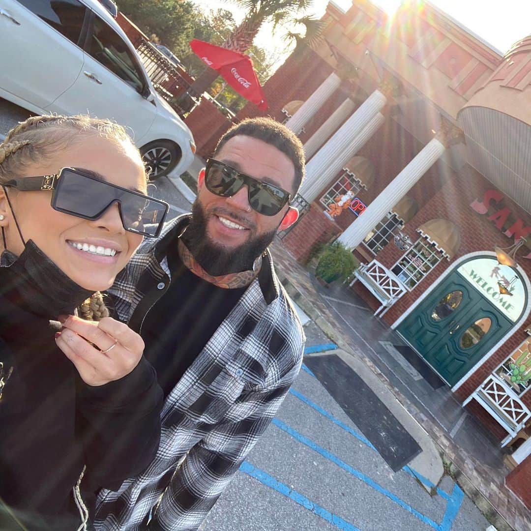 ジャスミン・サンダースのインスタグラム：「Had to take my baby @anthony.rhoades to my favorite Mexican restaurant back home! So many memories growing up going to this spot. If you know, you know!」