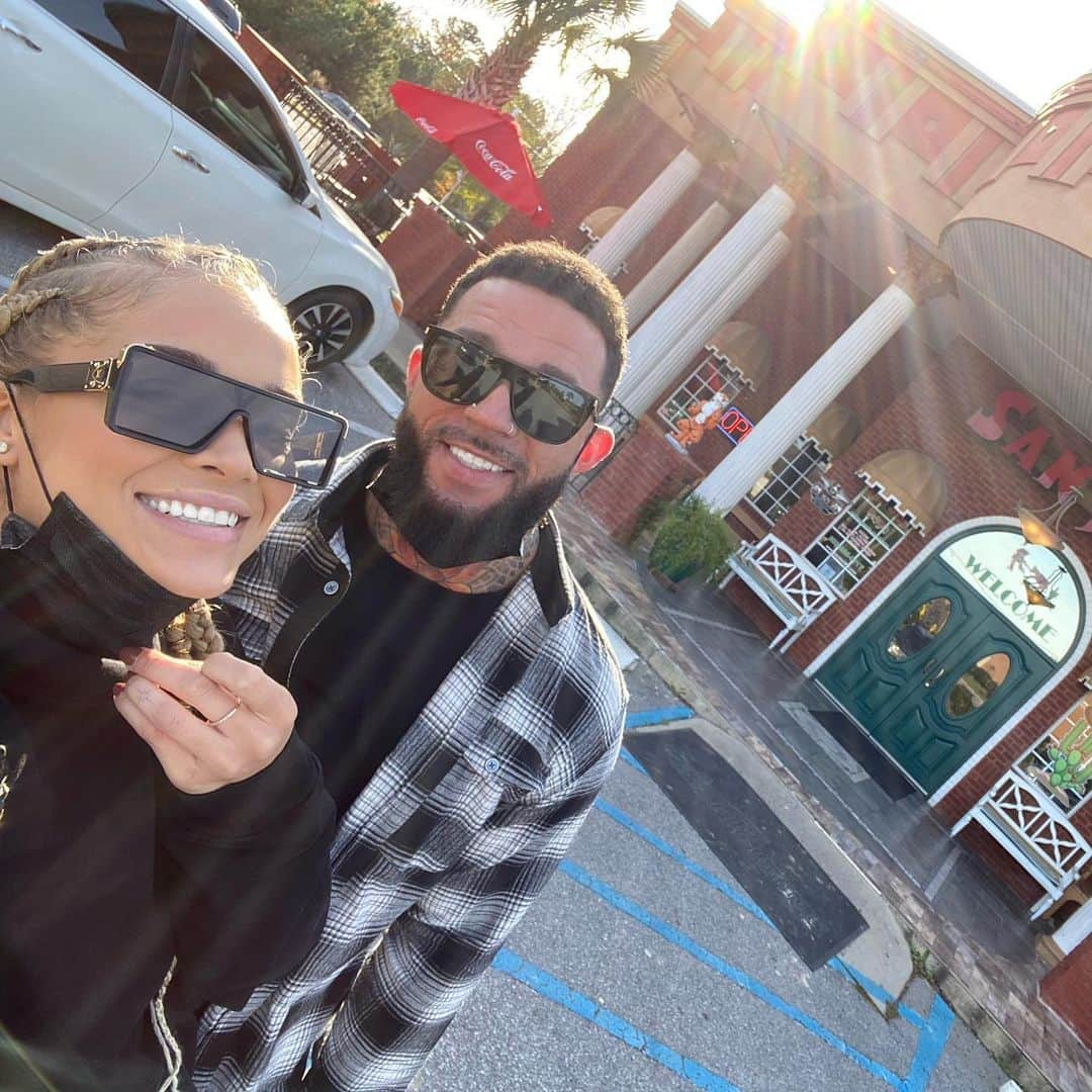 ジャスミン・サンダースさんのインスタグラム写真 - (ジャスミン・サンダースInstagram)「Had to take my baby @anthony.rhoades to my favorite Mexican restaurant back home! So many memories growing up going to this spot. If you know, you know!」11月29日 10時50分 - goldenbarbie