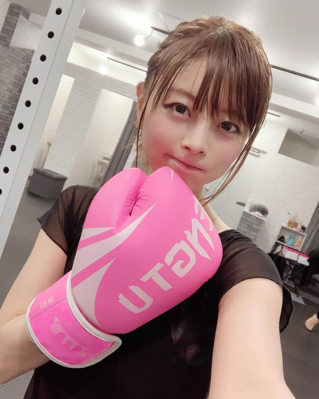 satomiさんのインスタグラム写真 - (satomiInstagram)「FIT＆TOKYO ( @fitandtokyo )で キックボクシング🥊 . 筋トレも大好きなキックボクシングも 出来て最高〜👍🥊 . めちゃくちゃ汗かいた💦 門仲の駅すぐ！ （@noriomemo)ありがとうございました！ ・ 駅近で手ぶらで行けるっていいよね💕 ・ 私も鬼滅の刃あげてみた笑 まだ7巻。。普段漫画読まないからスピード遅！ ・  #fitandtokyo #門前仲町 #駅近 #キックボクシング #トレーニング #パーソナル #ジム #筋トレ #ダイエット  #ボクササイズ #門仲パーソナルジム #門前仲町グルメ #筋トレ女子　 #フィットネス女子 #足が上がらない　笑 #鬼滅の刃 #ストレッチ #デブ #痩せたい #食事制限　しないと #フィットアンドトーキョー」11月29日 10時57分 - saatoomii47