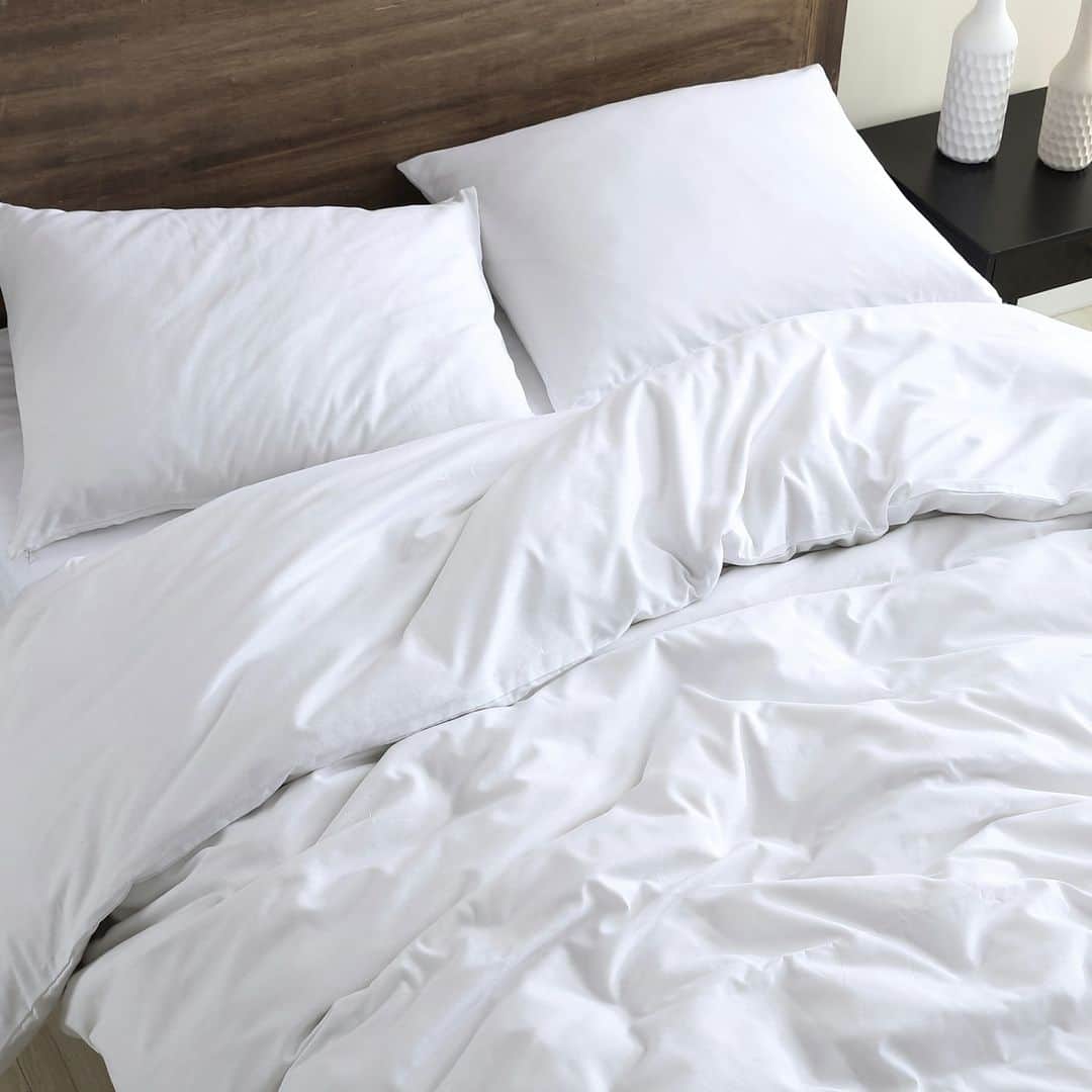 ケネスコールのインスタグラム：「Need a post Black Friday and pre Cyber Monday rest? Enjoy a relaxing shopping moment with our Miro duvet cover set. #TakeABreak #StaySafe #BedIn  When you shop at KennethCole.com, we’ll donate to The New York Public Library in support of The Harry Belafonte Black Liberation Speaker Series. Info link in bio.」
