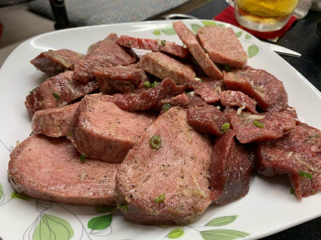 忍成修吾のインスタグラム：「肉肉肉~🥓」