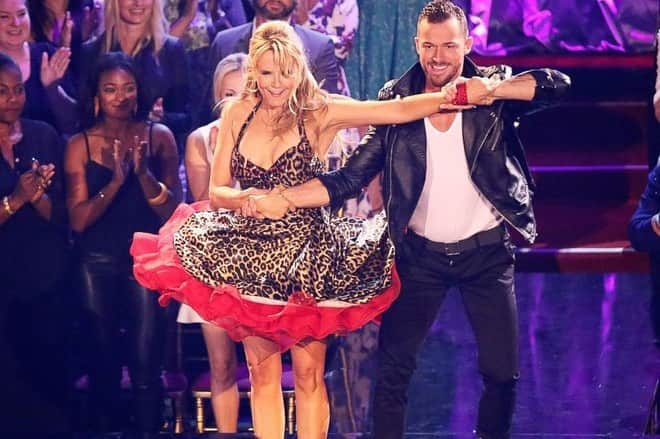 リー・トンプソンさんのインスタグラム写真 - (リー・トンプソンInstagram)「My partner @theartemc won @dancingabc and I am so so happy for him that I decided to post #tbt pics of me making weird faces. Congratulations Artem on your new son and your mirror ball! It’s nice that there is still blessings in #2020」11月29日 11時10分 - lea_thompson