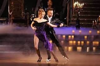 リー・トンプソンのインスタグラム：「My partner @theartemc won @dancingabc and I am so so happy for him that I decided to post #tbt pics of me making weird faces. Congratulations Artem on your new son and your mirror ball! It’s nice that there is still blessings in #2020」