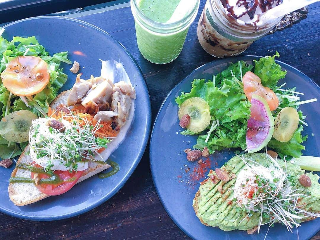 HIKARIのインスタグラム：「.﻿ ﻿ 🥑🥑🥑﻿ ﻿ 調子乗って朝からオシャレなもん﻿ 食べました。って報告🤲🏾﻿ ﻿ ﻿ ﻿」