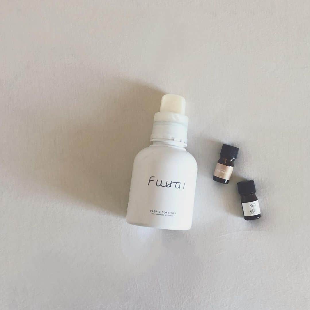 望月律子さんのインスタグラム写真 - (望月律子Instagram)「お気に入りの柔軟剤 無香料の柔軟剤に2種類の香りを組み合わせて好みの香りにするんです。 私はタオルやベッドリネン、マスクに使っています。 顔に触れる物は特に自分の大好きな香りで包まれるって幸せですよね。 #柔軟剤 #fuuai #24種類の香りの組み合わせ #優しい香り #嗅覚で感じる幸せ」11月29日 11時15分 - ritsukomochizuki