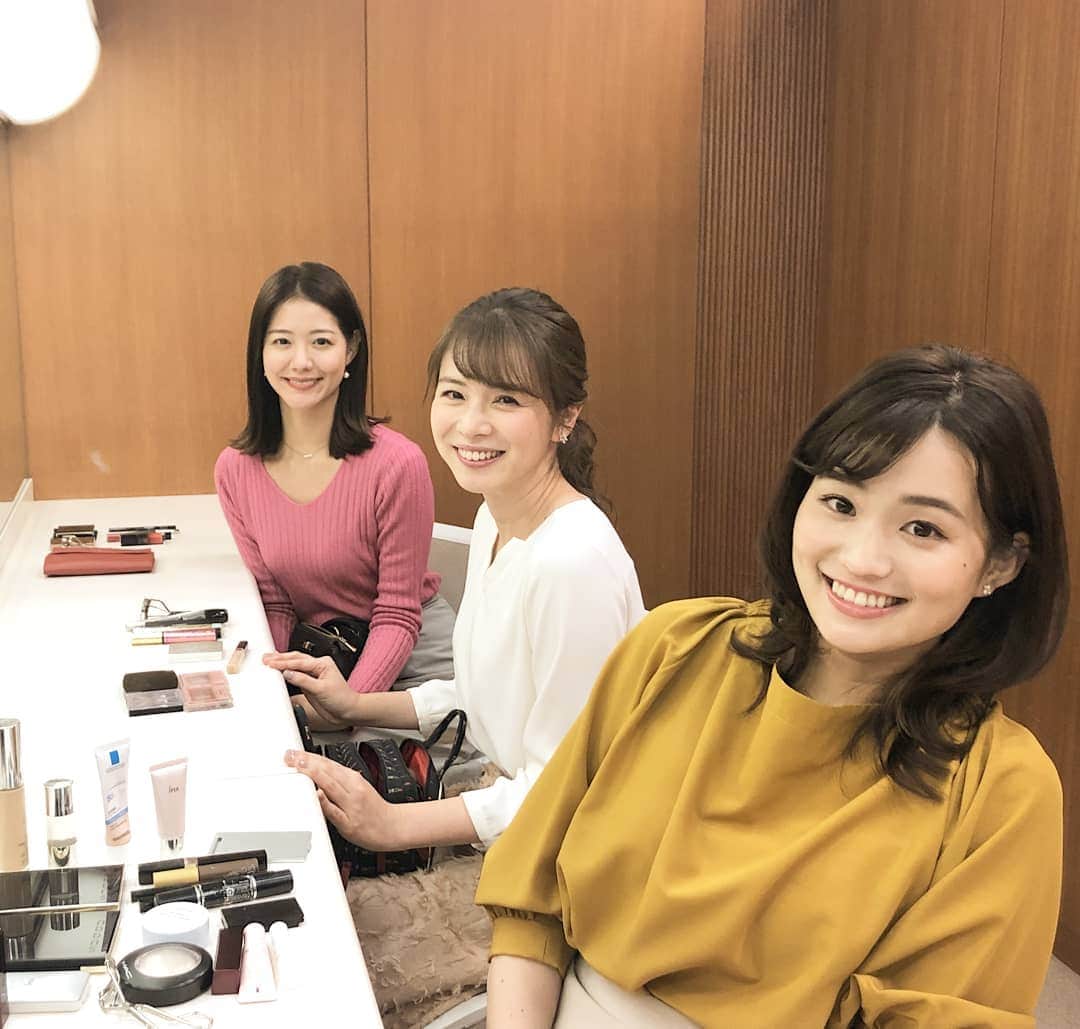 のインスタグラム：「みんなのルーティン🌞﻿﻿ ﻿﻿ メイクをする時はどうしてる？決まりごとある？という話をしていて﻿﻿ ﻿﻿ 篠原さんと樺島さんは﻿﻿ メイクをしながら、使うものをその都度ポーチから出していくスタイルだそう💅﻿﻿ ﻿﻿ 私は、まずメイクポーチの中から全てを出して、﻿﻿ メイクをしながら使い終わったものをポーチに戻していくスタイルで💄﻿﻿ 無意識のうちにメイクが終わります(笑)﻿﻿ ﻿﻿  撮影の時だけマスクを外しています。  ﻿﻿ 皆川﻿﻿ ﻿﻿ ﻿﻿ #メイク﻿﻿ #ルーティン﻿﻿ #樺島彩﻿﻿ #篠原梨菜﻿﻿ #皆川玲奈﻿﻿ #アナウンサー﻿﻿ #はやドキ﻿﻿ #tbs」