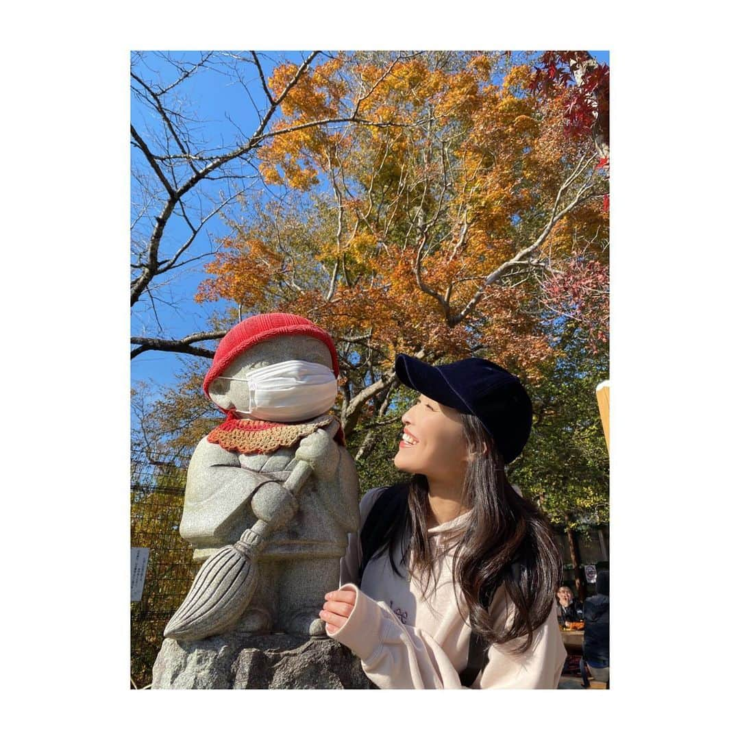 森田真以さんのインスタグラム写真 - (森田真以Instagram)「🧹 高尾山の山頂にいる おそうじ小僧可愛かった😌⛰ 山の景観を守るために作られたんだって✨ 山登りを楽しみながら 景観を守ることも大事だよね💗 持ってきたゴミは持ち帰りましょう！🛍 . . . 📸 @aya_kiyota  #sunny #mountain #climbing #hiking #sky #autumn #travel #nature #travelgram #outdoor #japan #takaosan #friends #picnic #秋 #登山 #紅葉狩り#紅葉 #紅葉 #アウトドア #高尾山 #おすすめスポット #🍁 #カレー #グルメ #高尾山グルメ #山 #山ガール#お地蔵さん #お弁当 #ピクニック」11月29日 11時21分 - morita_mai