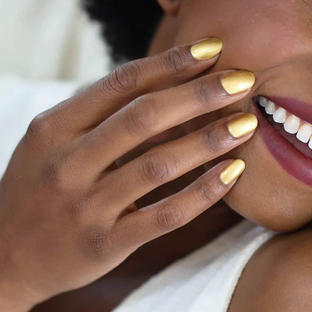 OPIさんのインスタグラム写真 - (OPIInstagram)「When you realize the holidays are fast approaching...sneak out and get that #GoldMani!  Shade: #ThisGoldSleighsMe @nailsbydarlingdarlene   #ColorIsTheAnswer #OPIShineBright #GoldNails #NYENails #NYEMani #Holiday2020 #HolidayMani #NailTrends #HolidayNails #HolidayNailInspo #MetallicNails #NeutralNails #NeutralMani #NailsOfInstagram #NailsOnPoint #FestiveNails #PartyNails」11月29日 11時31分 - opi