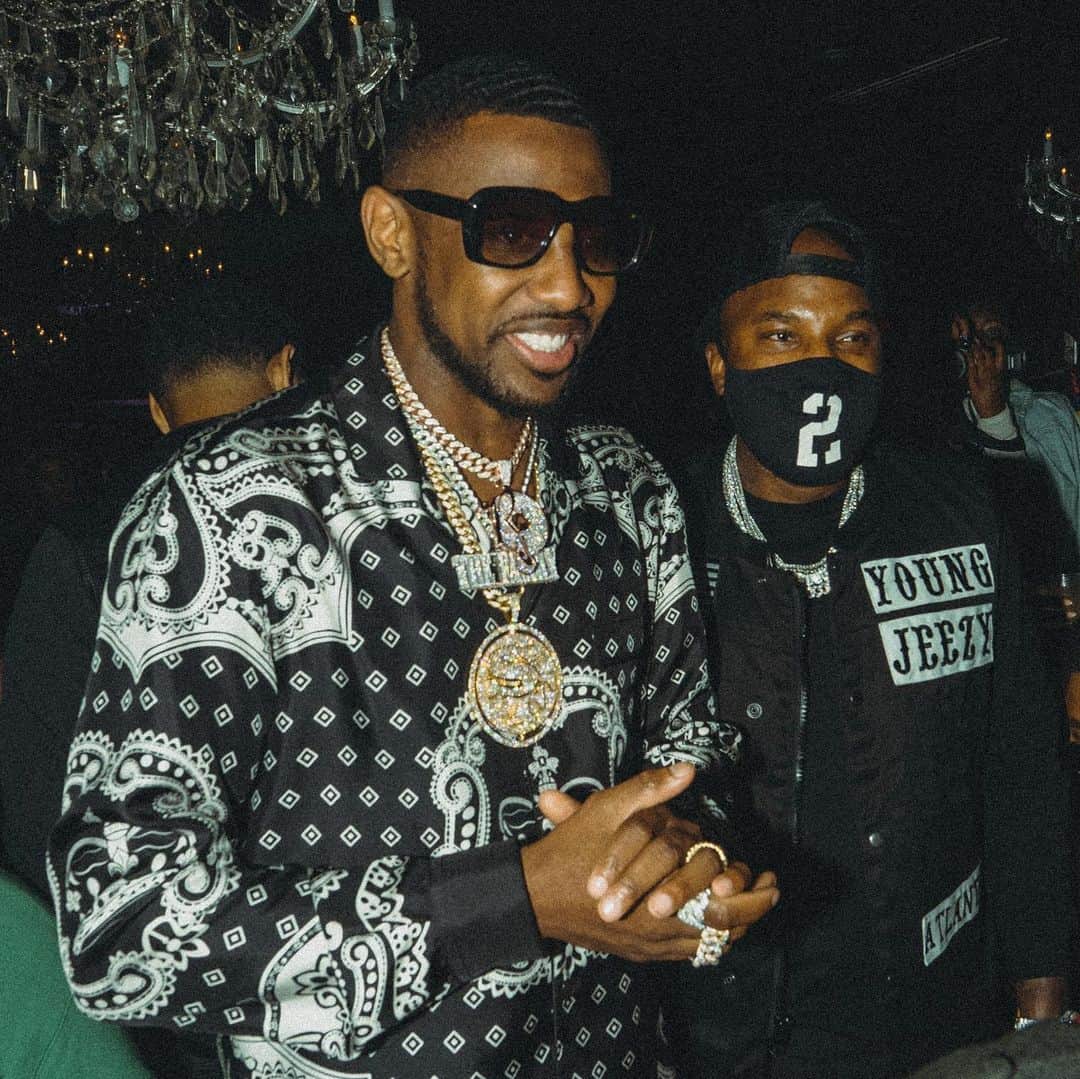 ファボラスさんのインスタグラム写真 - (ファボラスInstagram)「Be careful how you treat a hustler when they’re DOWN.. Hustlers don’t stay DOWN, they always find a way to come UP ⬇️⬆️ [shot by @zaybillions]   #COMPOUND」11月29日 11時32分 - myfabolouslife