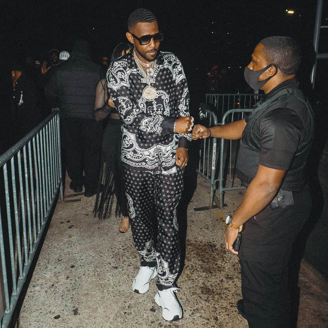 ファボラスさんのインスタグラム写真 - (ファボラスInstagram)「Be careful how you treat a hustler when they’re DOWN.. Hustlers don’t stay DOWN, they always find a way to come UP ⬇️⬆️ [shot by @zaybillions]   #COMPOUND」11月29日 11時32分 - myfabolouslife