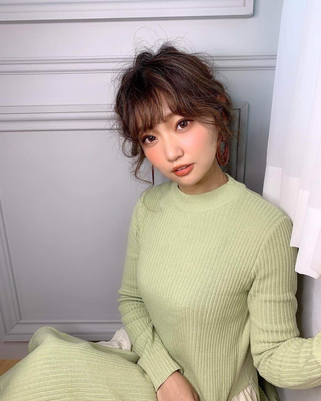 いっちゃん/嶋津 いつみのインスタグラム：「. . 普段から色んなサプリ飲んでるんやけど 今日は最近飲み始めたサプリの話するね🙆‍♀️✨ . . . . なつが終わって露出もなくなってきたから ぴったりニットもキレイに着こなしたいと思って…←ww バストやスタイルケアは気持ちも体形も緩みがちな 冬が一番肝心やから、気ぃ引き締める為に ロイヤルハニーアップを 飲み始めたん🙄💨💨💨 . . . . こういうサプリって 今色んな種類が出てて 何飲んだらいいんかわからんなるよな😂 . . . ロイヤルハニーアップは 王乳っていう栄養素の由来成分が含まれてるらしくて、 栄養素のバランスがいいスーパーフードなんやって🧐✨ . . . . 1日2粒ぐらいを運動のあとに飲むだけでいいし 飲み出してからメンタルが上がった！ 公式サイトから買ったらめっちゃ安くて 初回9円（+税）←😳💨 で体験できるから 今のうちに飲んでみることを オススメするーーー🐶🙌🏻💕 . @royalhoney_up . . .   #ロイヤルハニーアップ #魅力アップ #王乳由来　#サプリ #オススメ　#女性らしさ　#美　 #トレーニング　#トレーニング女子　 #美ボディ」