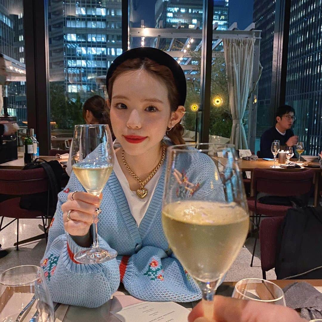 瀬戸あゆみさんのインスタグラム写真 - (瀬戸あゆみInstagram)「Perfect Dinner at @theuppertokyo 🌃🍽🍾🌟  新しくできたレストランへ。 @iijiman_br と止まらないガールズトーク。 久しぶりに会えて嬉しかった💕  だいすきな友達と、ヘルシーでおいしいご飯においしいお酒(料理に合わせてペアリングしてくれる)、なんて贅沢な時間。 #theuppertokyo」11月29日 11時39分 - setoayumi