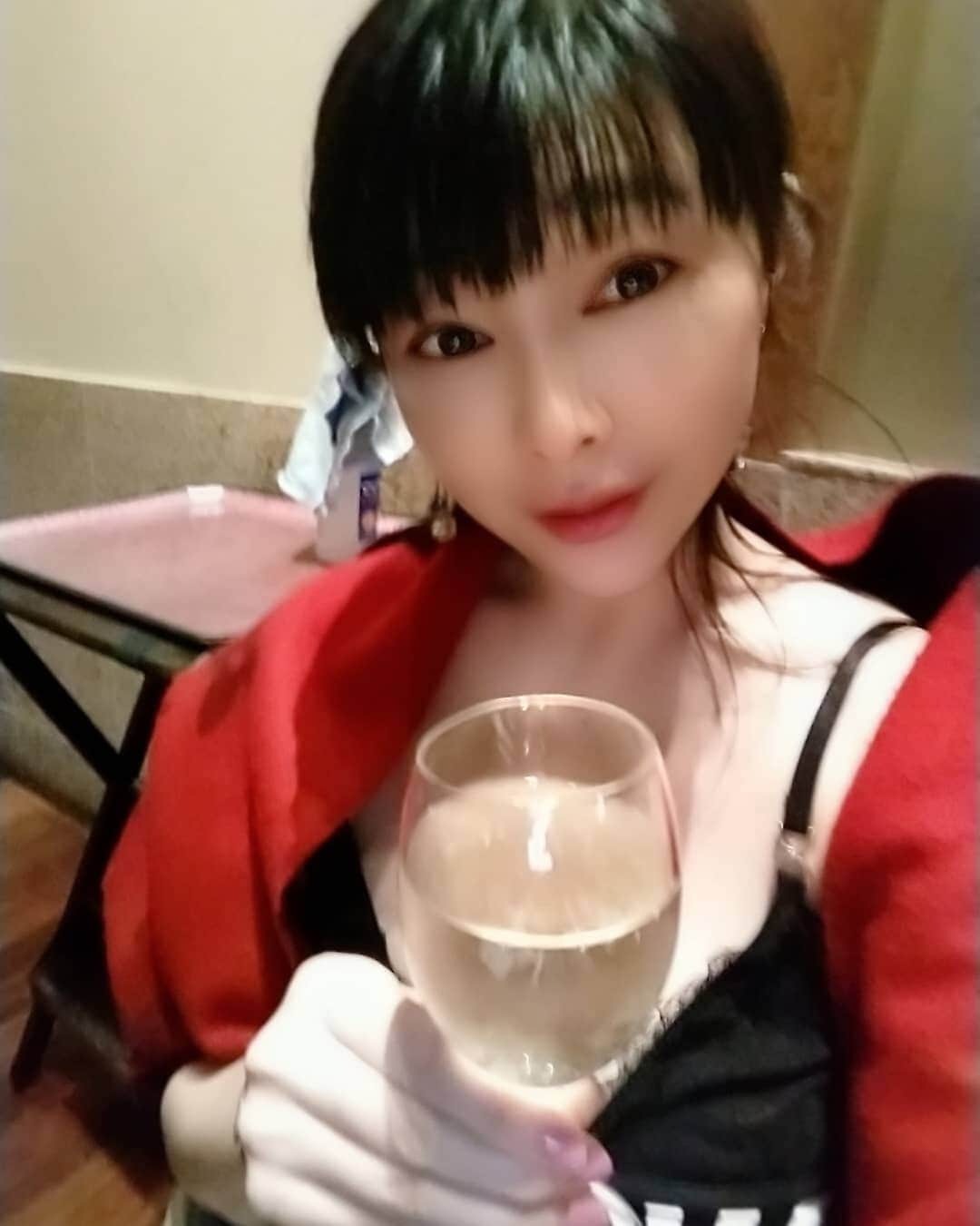 松坂南さんのインスタグラム写真 - (松坂南Instagram)「こちらは、とある日～🎵  ワイン好きですね やはり😃  #love」11月29日 11時45分 - minami_matsuzaka