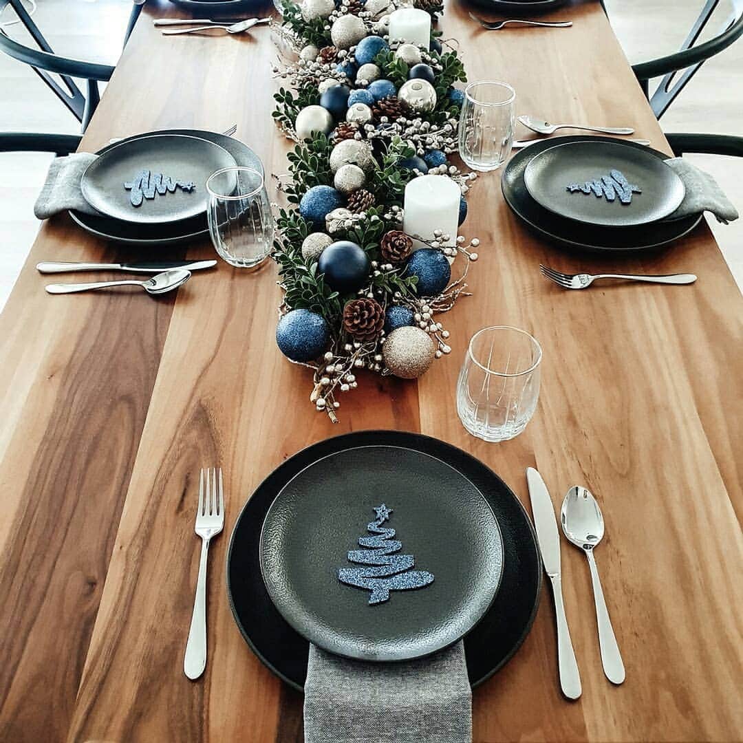 Target Australiaさんのインスタグラム写真 - (Target AustraliaInstagram)「"There's something special about decorating for the holidays & putting together a beautiful tablescape for the Christmas festivities" @stilettos_and_bricks has given some beautiful inspiration for a Christmas day table setting  🎯♥️ #targetaus #christmasmadebetter」11月29日 11時50分 - targetaus