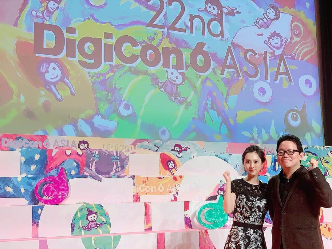 杉野希妃さんのインスタグラム写真 - (杉野希妃Instagram)「. I was one of the jury members at the 22th Digicon6 Asia. Thank you for amazing films and giving us positive energy!  アジアの16地域から、優れたコンテンツクリエイターを発掘することを目的として、TBSが主催する映像フェスティバル「第22回DigiCon6 ASIA」の審査員を今年も務めました。 クリエイターの皆さんの内なる宇宙をのぞきみて、新たな世界に出会い、大きなエネルギーと勇気をいただきました。  今年はコロナ禍で皆さんを日本におよびできないので、授賞式はリモートでの開催、トロフィー授与はCGで🏆 ちゃんと渡せられるかちょっとドキドキ...💘 グランプリを獲られた香港のコンキーさんの「この作品は香港という街へのラブレターのようなもの。我々の心、魂の源を忘れないでという想いを込めた」というコメントを聞いて、創作は祈りでもあるのだと改めてしみじみ...。 香港の今の社会情勢とも重なり、何度も反芻して胸が熱くなっています。  刺激的な作品を作ってくださったクリエイターの皆さんと、このような大変な状況にもかかわらず開催を決断されたデジコン関係者の皆さんに感謝の気持ちでいっぱいです。  デジコン公式サイトで作品を見られるので是非チェックしてみてくださいね👐 http://digicon6.com/22nd/  ASIA Grand Prize：KongKee（Hong Kong）”Dragon’s Delusion : Preface” ASIA Gold：KIM Leeha（Korea）”MASCOT”  #digicon6asia #デジコン #全てが夢であったとしたら全ての犠牲は幻影にすぎないでしょうか」11月29日 11時57分 - kikisugino