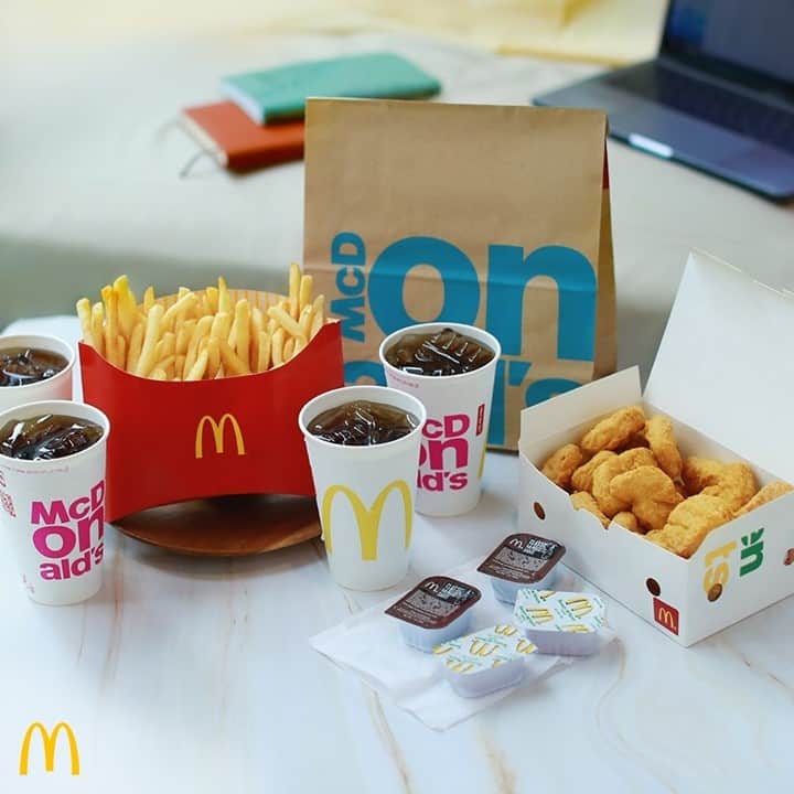 McDonald's Philippinesのインスタグラム：「Looking for a long weekend treat? Get a 20-pc. Chicken McNuggets for the whole family. Order now via McDelivery PH app, website, or call 8888-6236 (NCR) and get FREE delivery fee!」