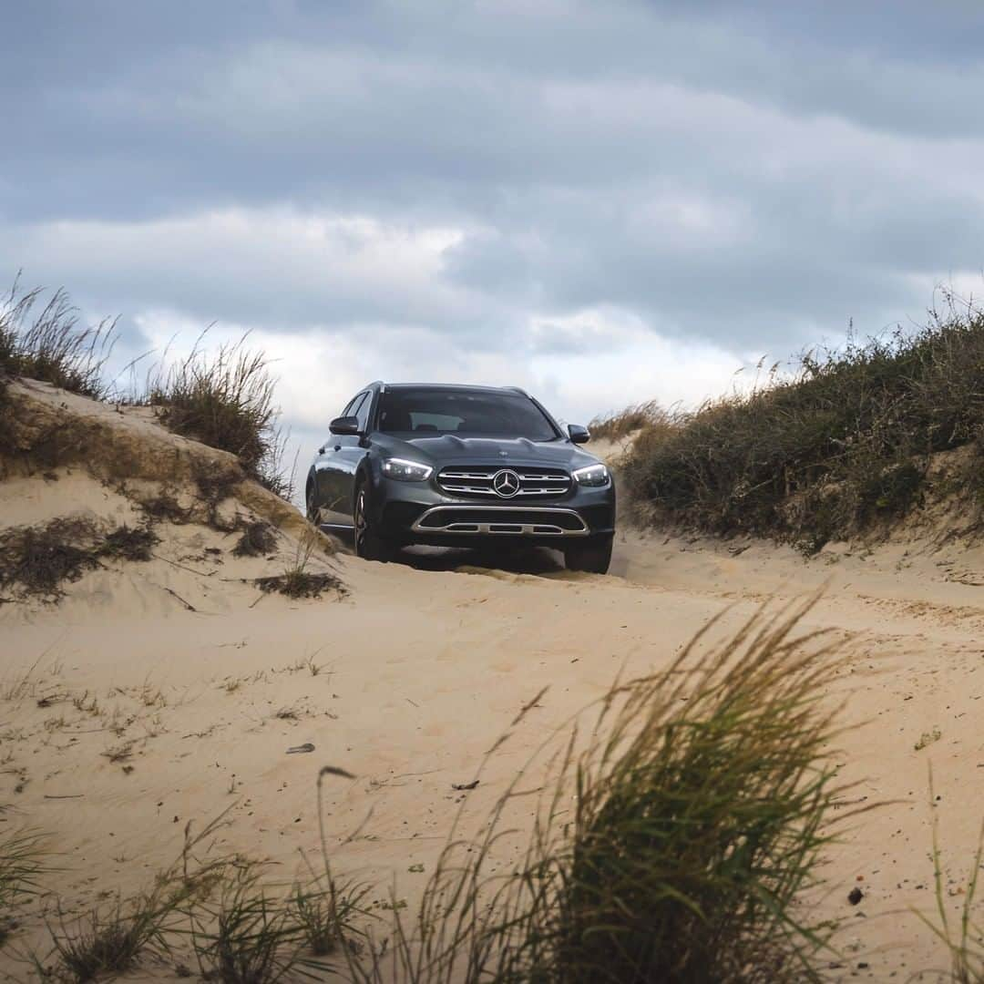 メルセデス・ベンツさんのインスタグラム写真 - (メルセデス・ベンツInstagram)「Gets you from A to Beyond. Ready for any hurdle life may throw at you: the new E-Class All-Terrain with striking new front, elegant, chrome-plated bumpers, up to 20" wheels and real off-road genes.�  📷 via @mercedesbenzusa  #MercedesBenz #Eclass #Estate #AllTerrain #Mercedes #Benz」11月29日 12時00分 - mercedesbenz