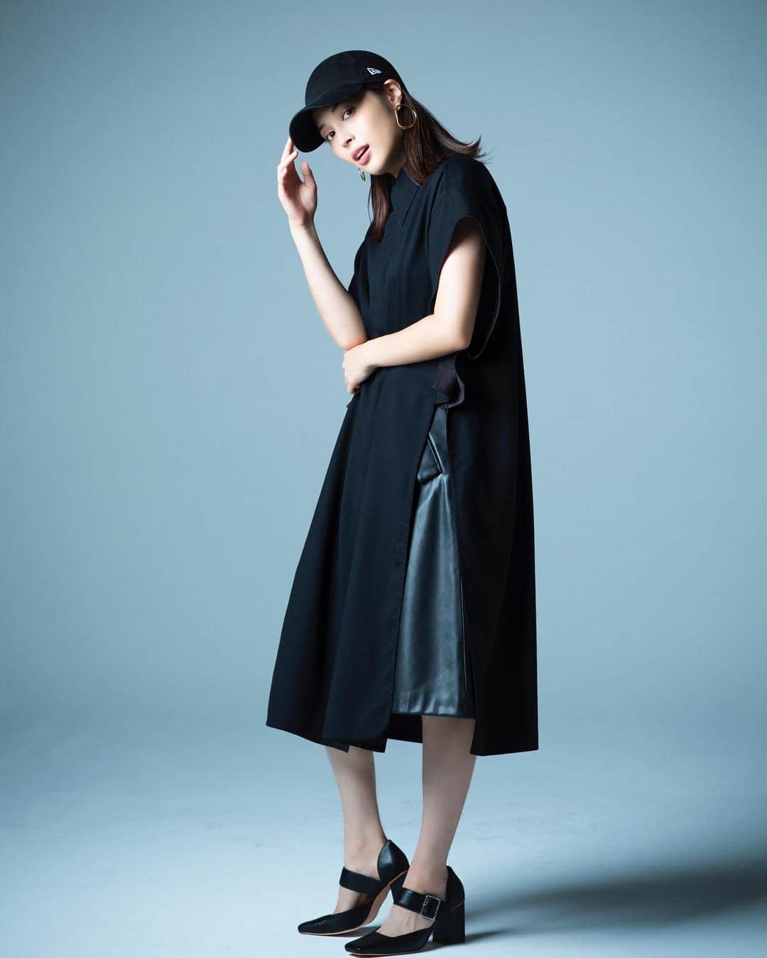 朝倉 豊のインスタグラム：「【#BPASS マガジン】 Addicted to @newerajapan  2021年1月号 #広瀬アリス 氏 photo: #谷脇貢史 氏 hairmake: @omoshita  #mywork #ビーパス #ニューエラ #サイレントトーキョー 2020年12月4日(金)公開」