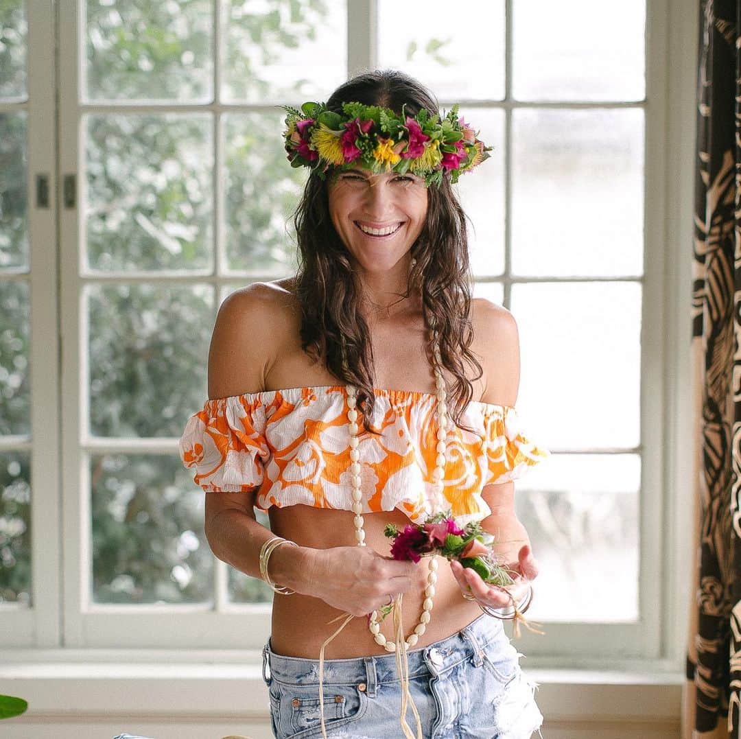 のインスタグラム：「・ 🌴ご予約受付中🌴 ハワイからリモートにてお届け ALOHA! HAWAIIAN SPIRIT Christmas Edition  ハワイの伝統を紡ぐレイアーティストとして活躍するメレアナ・エステスさんによるワークショップを12月13日(日)に開催いたします🌺  詳しくは公式HPをご覧ください。  @meleana_hawaii  Share your own images with us by tagging @shinagawaprincehotel  ———————————————————————— #shinagawaprincehotel #princehotels #tokyo #shinagawa #hawaii #品川プリンスホテル #プリンスホテル #東京 #品川 #クリスマス #ハワイ #レイ #ハワイアンクリスマス」