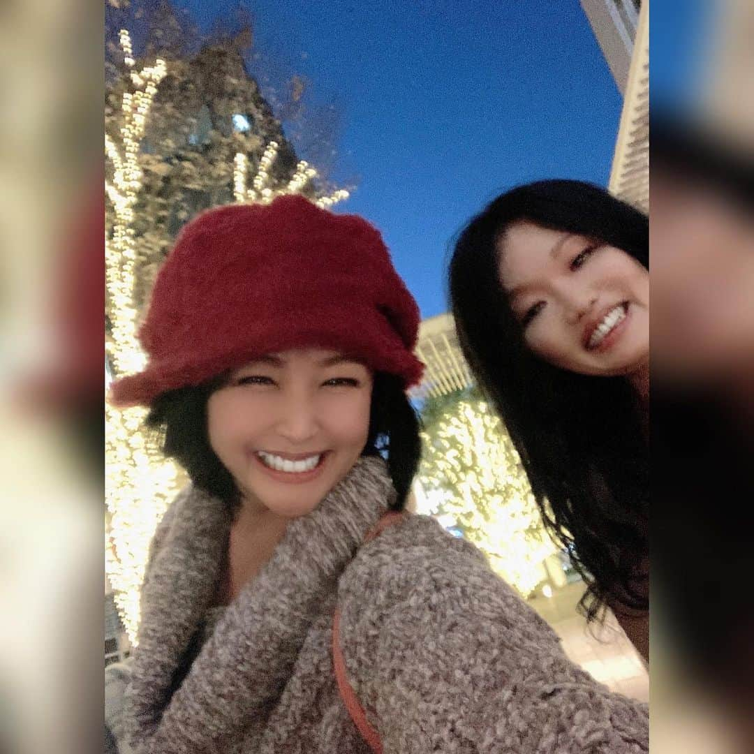 水上真理さんのインスタグラム写真 - (水上真理Instagram)「ばーどちゃんと プチ旅❤️ . 千葉県の 三井ガーデンホテル柏の葉 でまったりしてきたよ❤️ . ホテルのすぐ横にある かけだし横丁へ✨ . 1軒目は 色んなお酒が楽しめる 餃子やさん❤️ . ほろ酔いになったところで 2軒目へ✨ . こたつのある 素敵スペースでまったり❤️ . ホテルに戻って 温泉を楽しんだら お部屋で 深夜まで語り合いました☺️ . 気軽に楽しめる プチ旅❤️ . おすすめです☺️✨ . #smile #happy  #love  #プチ旅  #こたつ  #餃子  #あん肝」11月29日 12時12分 - mari_komorebi