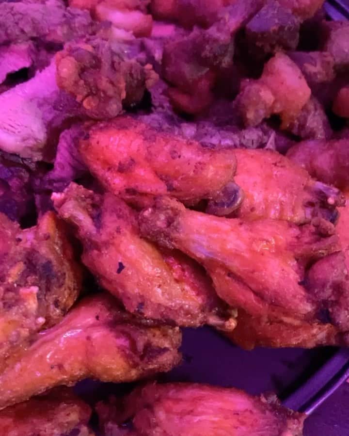 ヤンデルのインスタグラム：「😵🥊」