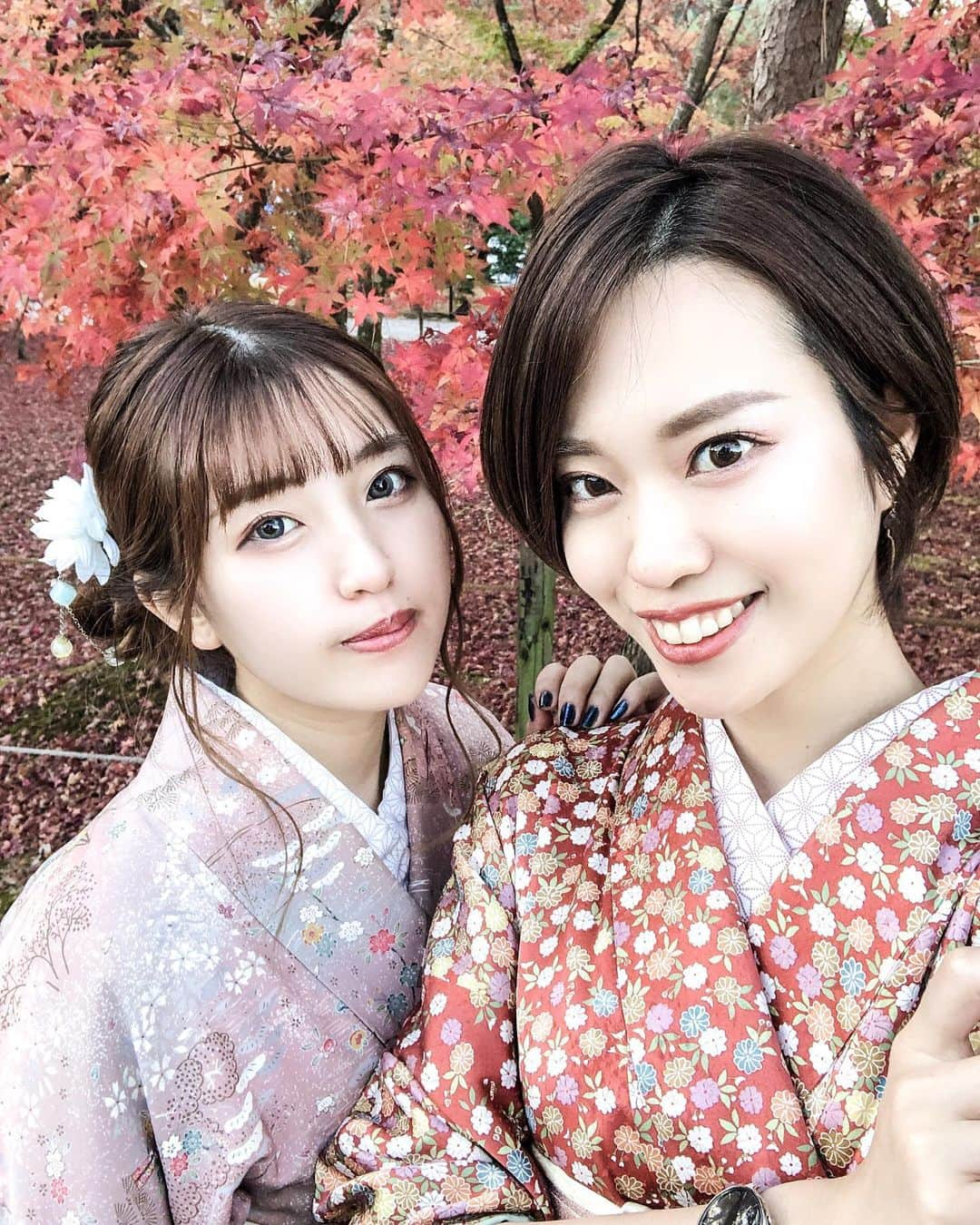 荒川知美(Arakawa Tomomi) のインスタグラム：「.﻿ 杏樹ちゃんと久しぶりにお出かけ🍁﻿ すぐ笑ってくれるから一緒におると癒される🥺笑﻿ かれこれ6年目？の仲になりますぅ👏﻿ いつもありがとう🥰🥰﻿ ﻿ YouTubeにVLOGアップしてます💟﻿ ﻿ #京都 #京都観光 #紅葉 #紅葉狩り #着物 #着物レンタル #嵐山 #天龍寺 #国内旅行 #京都旅行」