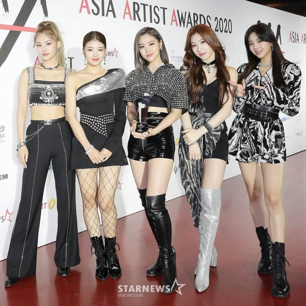 チェリョンのインスタグラム：「AAA 2020🖤」