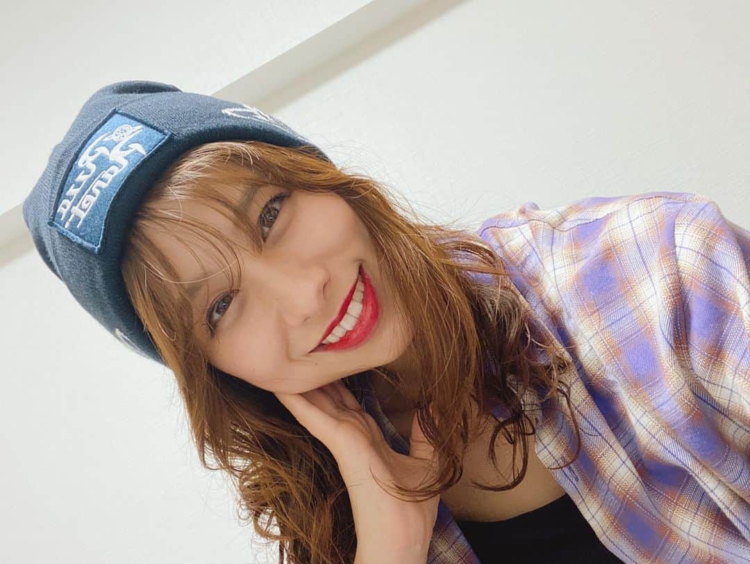 高樹リサさんのインスタグラム写真 - (高樹リサInstagram)「寒くなってきたし、 ニット帽も解禁だね！🚀 #pizzaplanet」11月29日 12時35分 - lisalisa_takagi